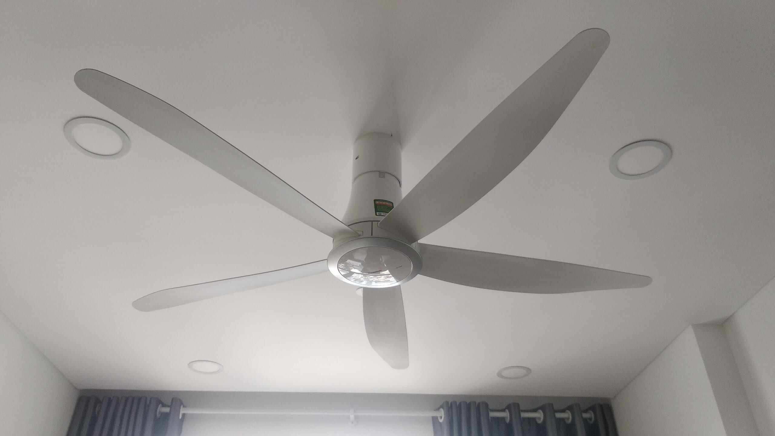 Quạt trần 5 cánh Panasonic F-60TDN có remote