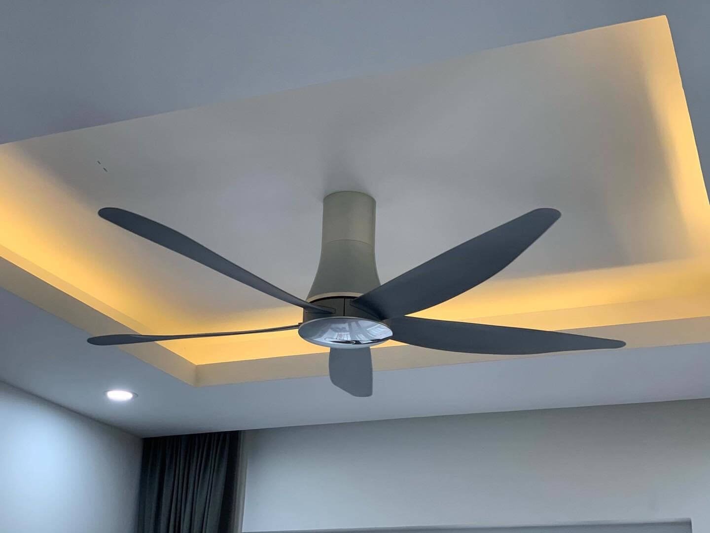 Quạt trần 5 cánh Panasonic F-60TAN có remote