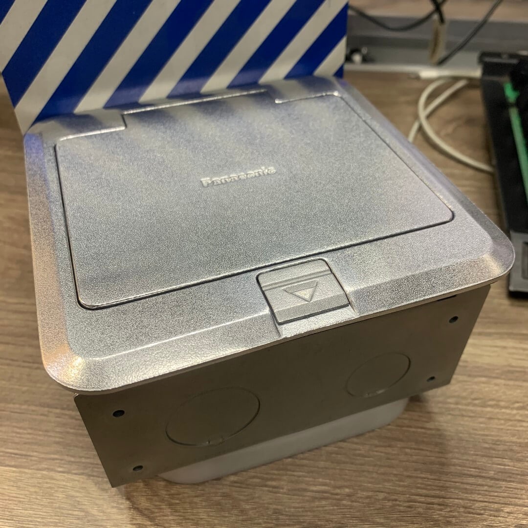 Ổ cắm âm sàn 3 thiết bị DUF1200LTK-1